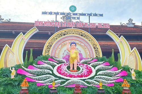 Trang trọng Đại lễ Phật đản tại Thiền viện Trúc Lâm Phương Nam