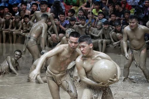 Độc đáo Lễ hội vật cầu nước truyền thống của làng Vân ở Bắc Giang