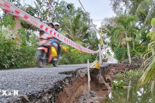 Bạc Liêu: Khắc phục sạt lở trên tuyến đường ôtô về trung tâm xã Ninh Quới