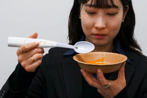 Công ty Nhật Bản ra mắt 'thìa tạo vị mặn'