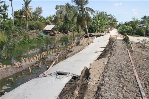 Bạc Liêu: Khẩn trương gia cố hai điểm sạt lở trên tuyến đường ô tô về xã Ninh Quới