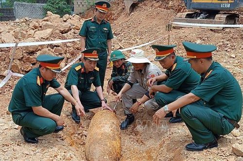 Phát hiện quả bom 340 kg khi đào đất làm nhà