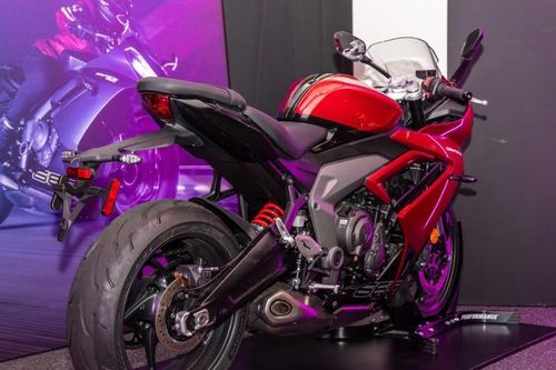 Môtô tầm trung 2024 Triumph Daytona 660 trình làng, đẹp mê ly