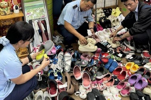 Bà Rịa-Vũng Tàu: Phát hiện hàng trăm giày, dép giả mạo nhãn hiệu CROCS