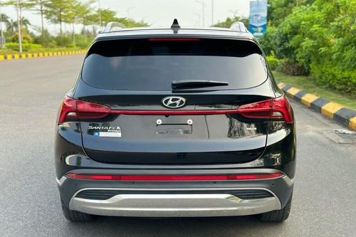 Lăn bánh 2 năm, Hyundai Santa Fe chạy lướt bán lại với giá ngỡ ngàng