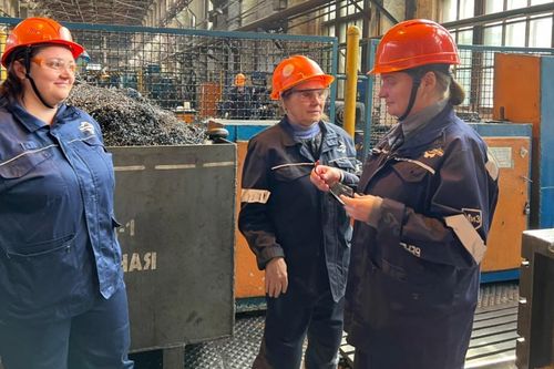Ukraine: Đàn ông đi chiến trường, phụ nữ đảm nhận công việc nặng