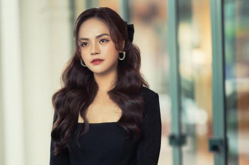 Sắc vóc tựa hoa hậu, Thu Quỳnh vẫn 'thua đau' trước người đẹp vướng ồn ào học vấn