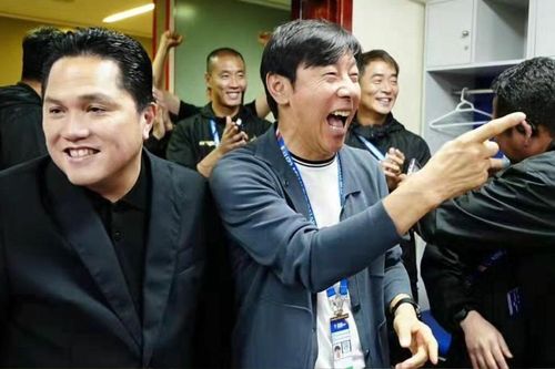 HLV Shin Tae Yong cười vì Indonesia gặp Việt Nam ở AFF Cup 2024