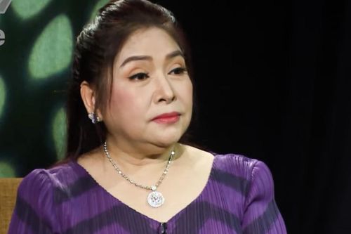 Đang nổi tiếng, NS Phượng Hằng đột nhiên phải trốn ở nhà, không dám ra đường