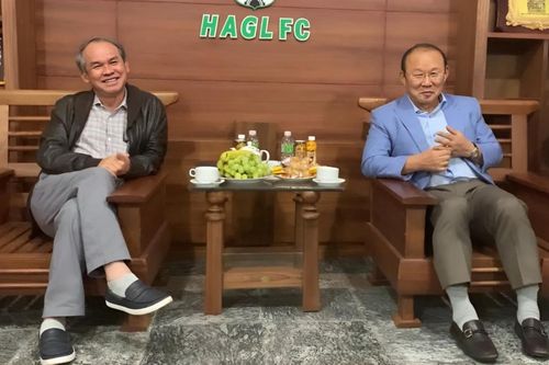 Bầu Đức thông báo tin vui cho HLV Park Hang Seo
