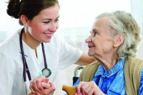 Nhận biết và hỗ trợ người lớn tuổi suy tim như thế nào?