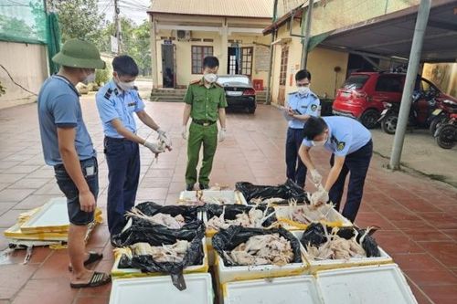 Thái Nguyên: Phát hiện gần 2 tạ thịt gà đã bốc mùi hôi thối