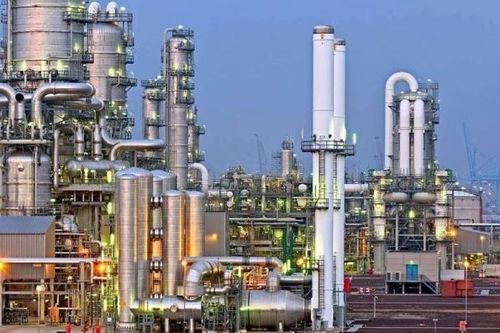 Phát triển công nghiệp hóa chất theo hướng tập trung, hình thành các tổ hợp hóa chất có quy mô lớn