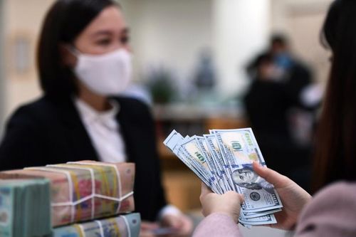 Lãi suất liên ngân hàng tiến sát 5%, Ngân hàng Nhà nước tăng quy mô bơm ròng gấp 17 lần