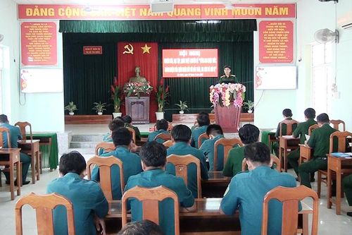 Quán triệt chuyên đề 'Nâng cao nhận thức, trách nhiệm của quân nhân đối với bản thân, gia đình, đồng đội và đơn vị'