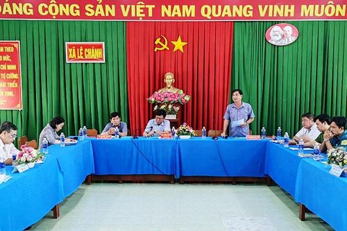Phó Chủ tịch UBND TX. Tân Châu kiểm tra việc thực hiện các tiêu chí nông thôn mới tại xã Lê Chánh