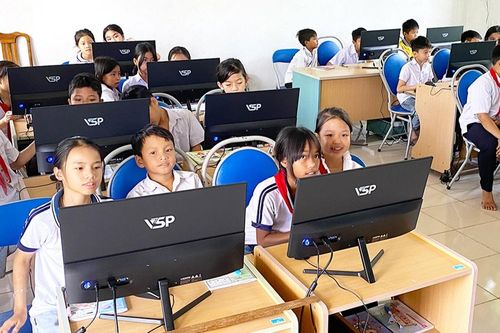 'Phòng tin học cho em': Thiết thực, nhân văn