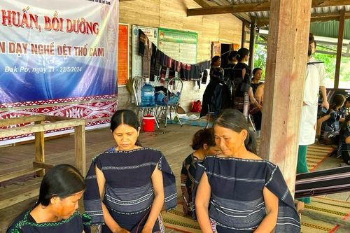 Đak Pơ: 35 học viên được truyền dạy nghề dệt thổ cẩm