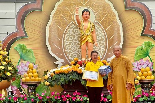 Ban Trị sự Phật giáo TP.Vũng Tàu trao giải cuộc thi thiết trí vườn Lâm-tỳ-ni tại tư gia