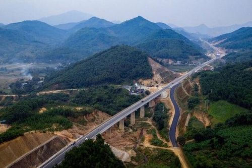 Đề xuất đầu tư hơn 5.800 tỷ đồng xây dựng cao tốc Hòa Bình - Mộc Châu