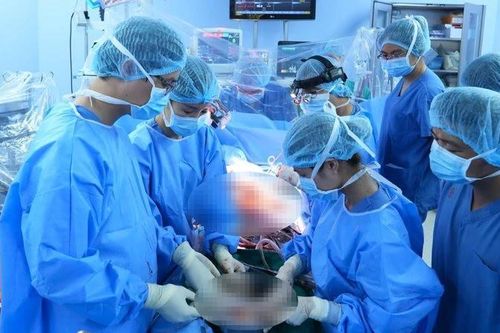 Việt Nam lần đầu ghép tim thành công cho bệnh nhân từng cấy tim nhân tạo