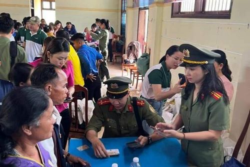 Trung úy Công an kịp thời giúp đỡ thiếu nữ thoát bẫy lừa sang Campuchia