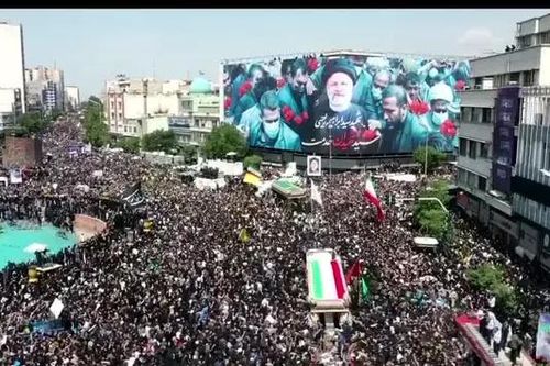 Biển người đưa tang cố Tổng thống Iran Raisi