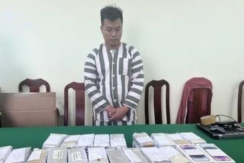 Truy tìm kẻ 'tuồn' hàng trăm ĐTDĐ qua cửa khẩu sân bay Tân Sơn Nhất