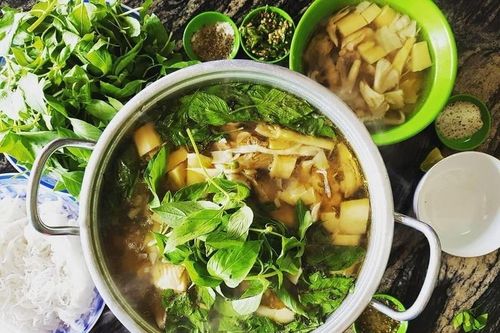 Cách làm món lẩu gà lá é thơm ngon, đậm vị