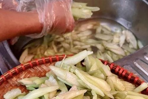 3 món ăn ngon giải nhiệt ngày hè với dọc mùng, khi chế biến cần chú ý để tránh bị ngứa