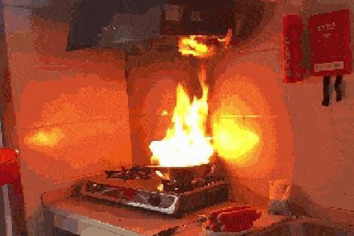 Dầu trong nồi có mùi cháy khét trong lúc nấu ăn, đừng vội làm điều này kẻo gia đình gặp họa