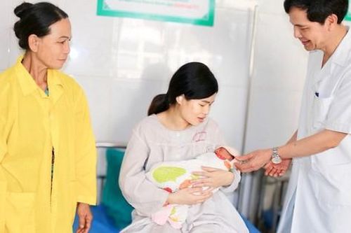 Niềm vui được làm mẹ của người phụ nữ 2 lần vỡ tử cung