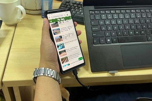 Cảnh báo tai nạn, thương vong khi vừa sử dụng điện thoại vừa sạc pin
