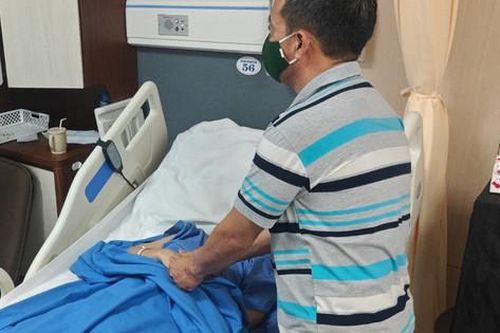 Diễn biến mới nhất sức khỏe nữ bác sĩ nội trú bị tấm kính quán cà phê rơi vào người