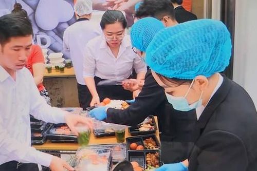 Hội Chữ thập đỏ Hải Phòng giãi bày vụ 'quà tặng cơm hộp cho người khó khăn'
