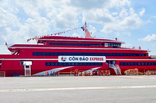 Tàu cao tốc TP.HCM - Côn Đảo tạm dừng trung chuyển khách từ trung tâm