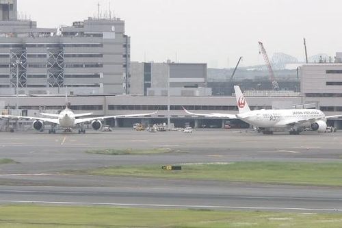 Hai máy bay của Nhật Bản va chạm ở sân bay Haneda