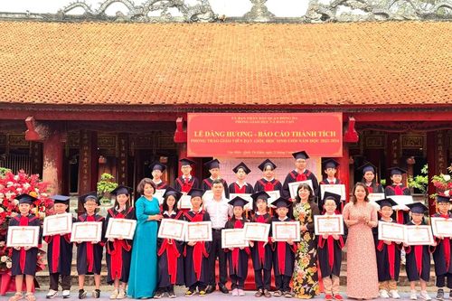 Ngành giáo dục quận Đống Đa báo công tại Văn Miếu - Quốc Tử Giám
