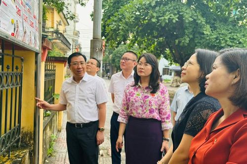 Rà soát biển quảng cáo tấm lớn trên đường, bảo đảm đúng thời hạn cấp phép