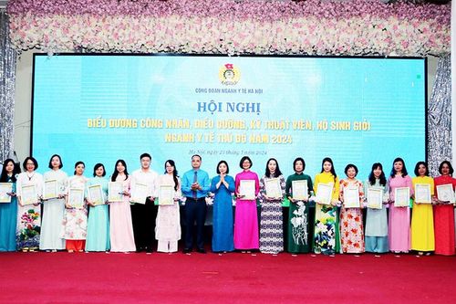 Hà Nội biểu dương 182 cán bộ, nhân viên y tế giỏi