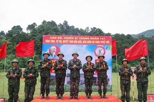 Chiến sĩ mới tự tin thực hành '3 tiếng nổ'