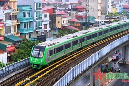 Mỗi ngày có hơn 35.000 lượt hành khách đi tàu đường sắt trên cao Cát Linh - Hà Đông