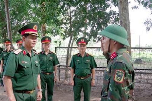 Quân khu 7 kiểm tra công tác huấn luyện tại Bộ CHQS tỉnh Long An