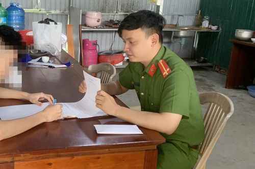 Trung úy Công an xã 'giải cứu từ xa' thành công thiếu nữ bị dụ dỗ sang nước ngoài