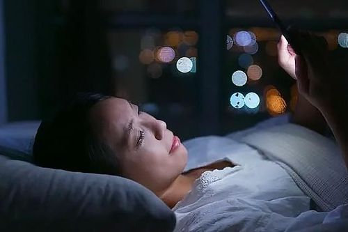 Bác sĩ khuyên 5 việc không nên làm trước khi ngủ, tránh bệnh tật