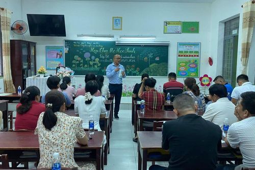 Tổng kết cuối năm: Hài hòa khen và thưởng