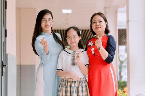 Cô bé 'biết tuốt' sở hữu 'gia tài' huy chương, giải thưởng khổng lồ