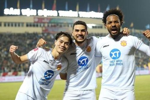 Thống kê khó tin về số bàn thua của đội đang dẫn đầu V-League