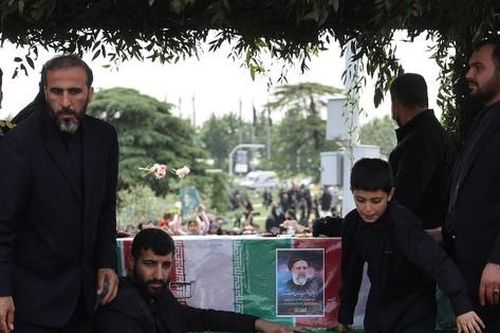 Người dân Iran xuống đường tiễn đưa cố Tổng thống Raisi