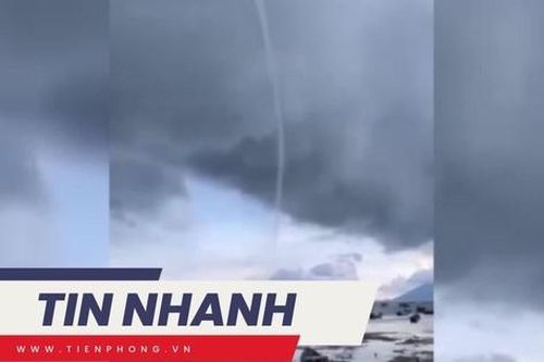 TIN NHANH: Ngư dân kể lại giây phút xuất hiện vòi rồng cao gần 1.000m trên biển ở Khánh Hòa